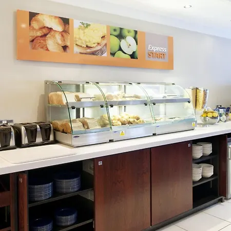 Express Leeds-east By Ihg Лідс
