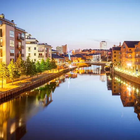 Express Leeds-east By Ihg Готель