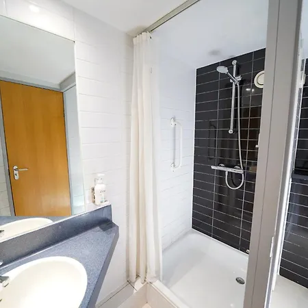 Express Leeds-east By Ihg Лідс