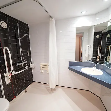 Готель Express Leeds-east By Ihg 3*