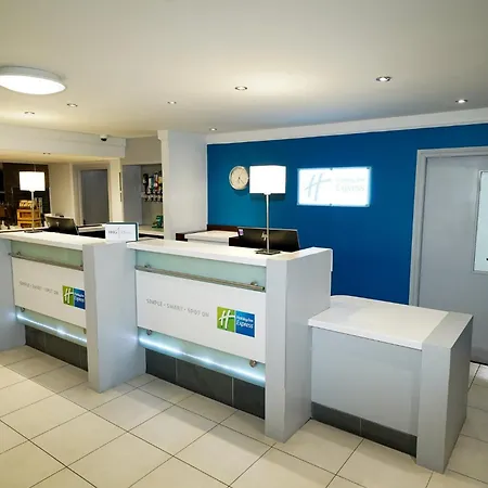 Express Leeds-east By Ihg Лідс