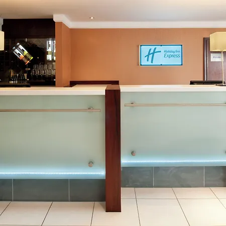 Express Leeds-east By Ihg Лідс
