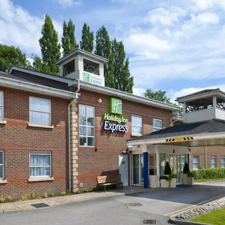 Готель Express Leeds-east By Ihg 3*