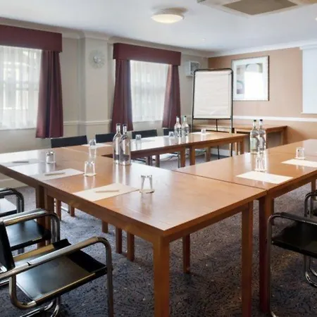 Express Leeds-east By Ihg Лідс