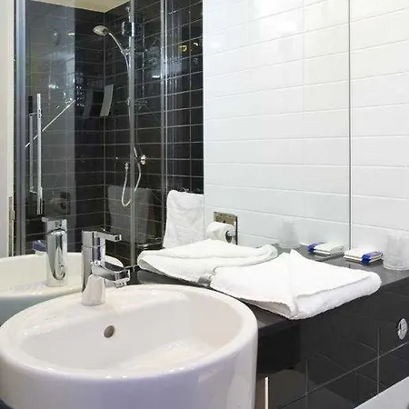 Express Leeds-east By Ihg Лідс