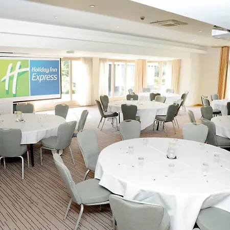 Express Leeds-east By Ihg Готель