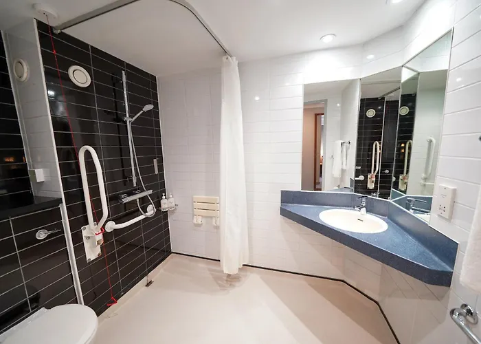 Готель Express Leeds-east By Ihg 3*