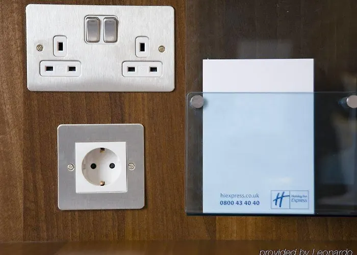 Готель Express Leeds-east By Ihg 3*