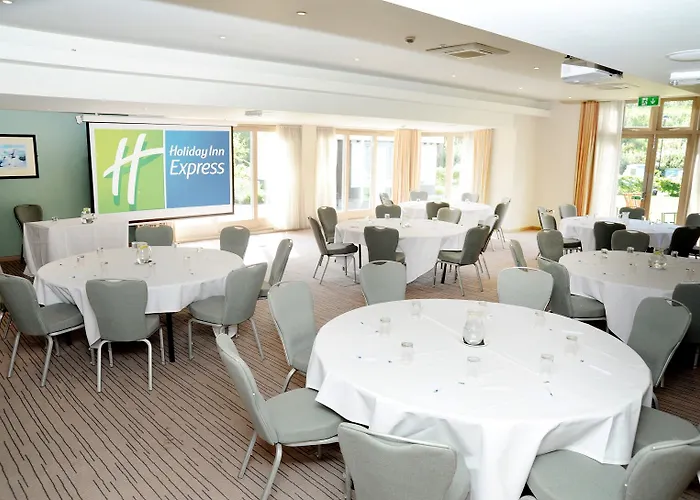 Express Leeds-east By Ihg Готель
